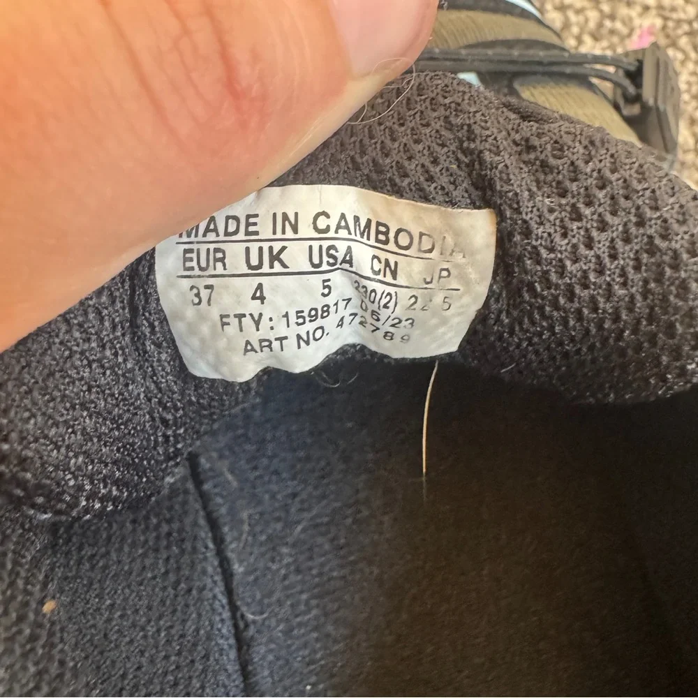 Salomon Men's Black and Yellow Running Shoes - Picture 8 of 8